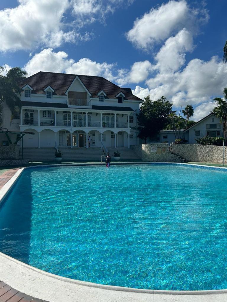 Sea Castles La Vue Apartman Montego Bay Kültér fotó