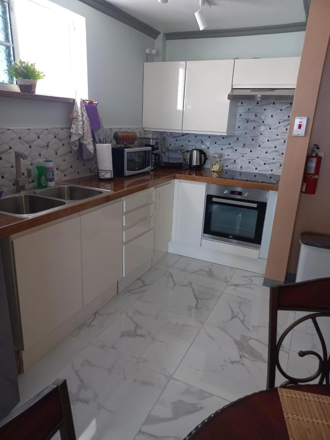 Sea Castles La Vue Apartman Montego Bay Kültér fotó